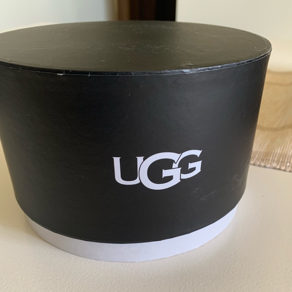 UGG EARMUFFS